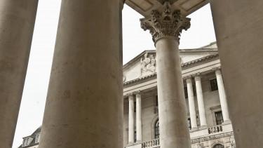 Brit infláció csökken: közeledik a kamatcsökkentés ideje