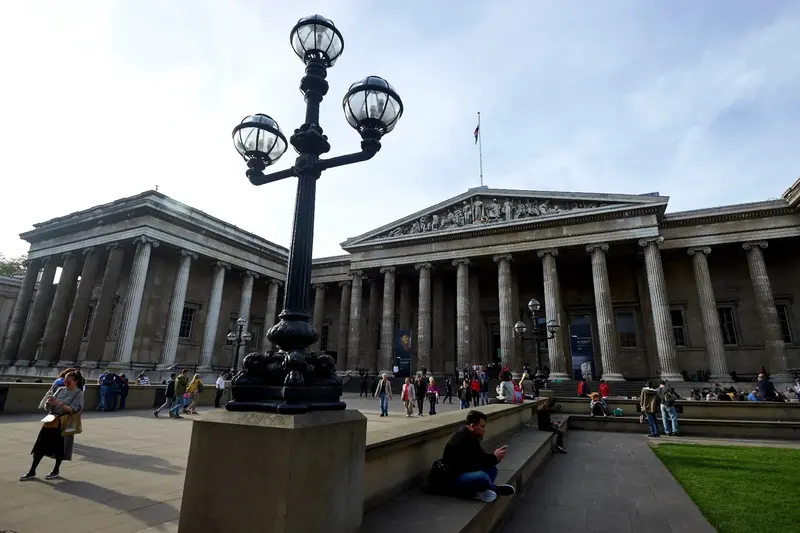 Egy rejtélyes múzeumi lopássorozat leleplezése a British Museumban