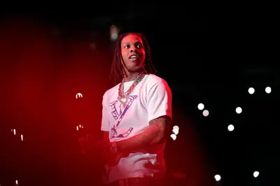 Lil Durk letartóztatása: bérgyilkosság és rapperháború mögött