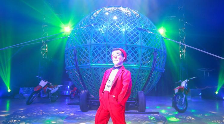 A kis termetű kaszkadőr óriási sikere a cirkusz világában