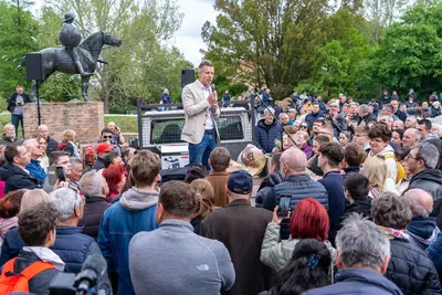 Magyar Péter elindítja országjárását, változást ígérve Gyulán és Békéscsabán