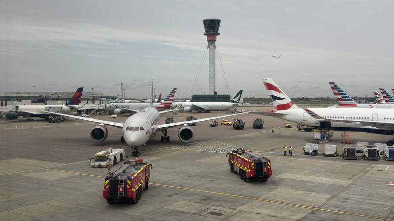 Két repülőgép szárnyai érintkeztek a Heathrow-i incidensben