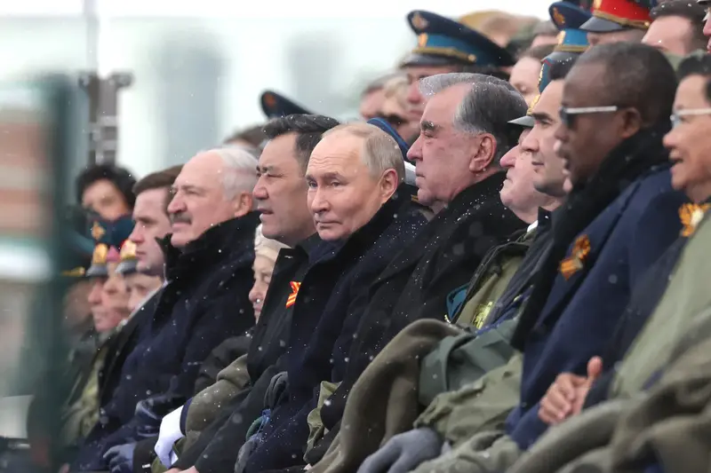 Putyin: Oroszország készen áll a védekezésre és a harcra