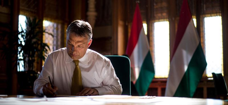 Orbán Viktor a haza szolgálatára kérte az újonnan diplomát szerzett fiatalokat