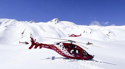 Edward Courage, a hős sörfőző, kiugrott társaival a zuhanó helikopterből