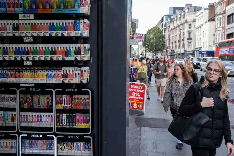 Az eldobható elektromos cigaretták veszélyei a közegészségre és környezetre