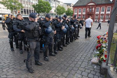 Meghalt a Mannheimi késes támadásban súlyosan megsebesült német rendőr