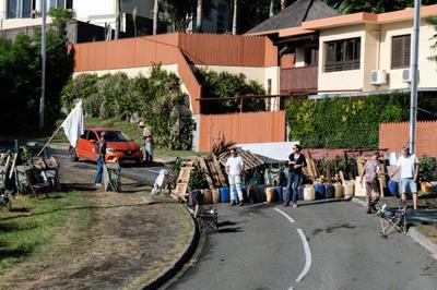 Halálos áldozatok Új-Kaledóniában: feszültség és rendkívüli intézkedések