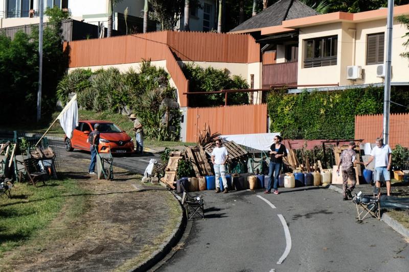 Halálos zavargások Új-Kaledóniában: Francia erők beavatkozása