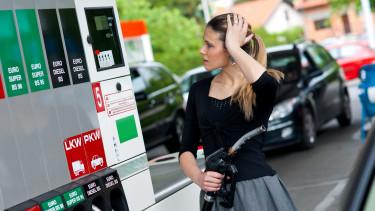 Benzinár emelkedik, a dízel árrése csökken Magyarországon
