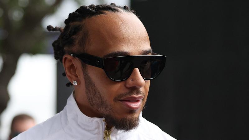 Hamilton kivonult a sajtótájékoztatón, miután a Ferrariról kérdezték