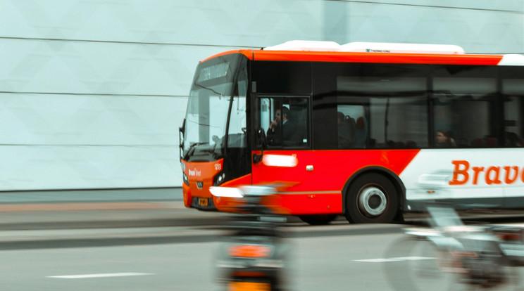 Több mint 10 halálos áldozat egy törökországi buszbalesetben