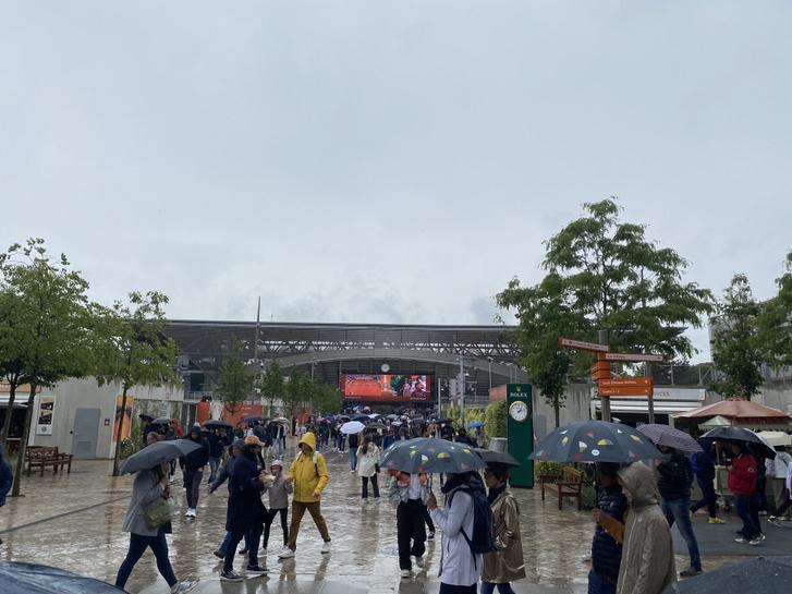 Párizsi esőzések szakítják félbe a Roland Garros mérkőzéseit