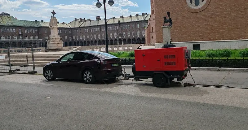 Szegedi Tesla töltése dízelaggregátorral: a helyzet nem fekete-fehér