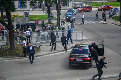 Súlyos állapotban a szlovák miniszterelnök, Robert Fico a merénylet után