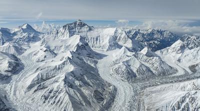 A Mount Everest olvadása felfedi a holttesteket és a hulladékot