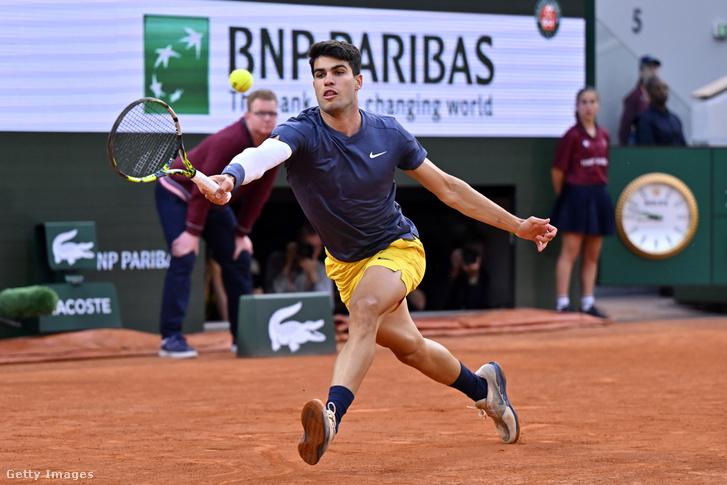 Alcaraz győzelmével döntőbe jutott a Roland Garroson