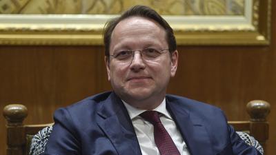 Grúz kormányfőt fenyegető EU-biztos: Várhelyi Olivér magyarázkodik