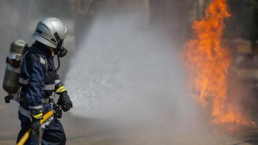 Varsói bevásárlóközpont majdnem teljesen megsemmisült egy hatalmas tűzben