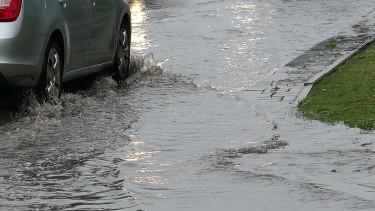 Rendkívüli árvízi helyzet a Rábán: a lakosság segítségére van szükség