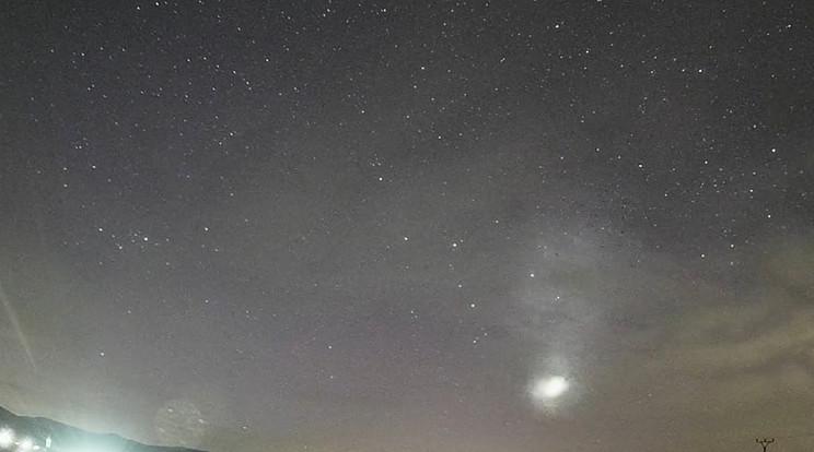 Sarki fény és SpaceX rakéta csodája az éjszakai égbolton