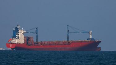 Két kereskedelmi hajó rakétatámadás áldozata az Ádeni-öbölnél
