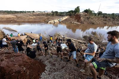 Dél-Brazília küzd a pusztító árvizekkel és a növekvő halálesetekkel