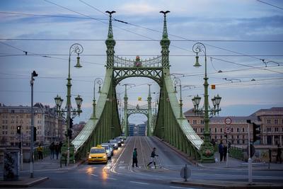 Jelentős forgalmi korlátozások lesznek péntek este Budapesten