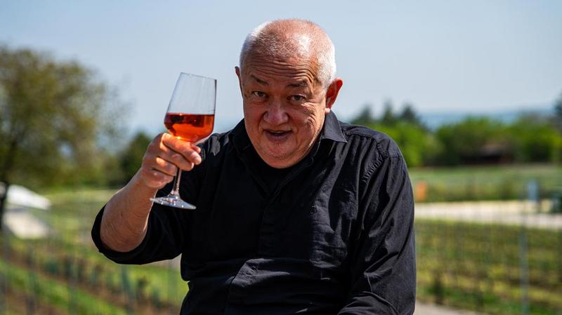 Fedezd fel a bor szó magyar eredetét Tompa Imrevel az etyeki tájakon