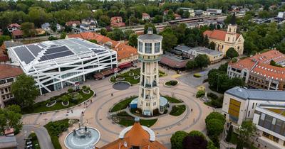 Siófokon a nyári szezonban nem szűnik az éjszakai parkolási díj