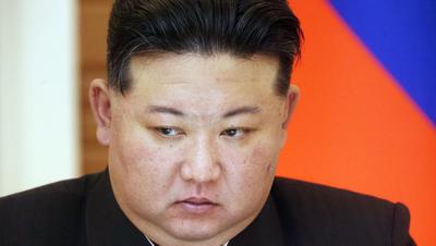 Észak-Korea két ballisztikus rakétát indított, az egyik felrobbant