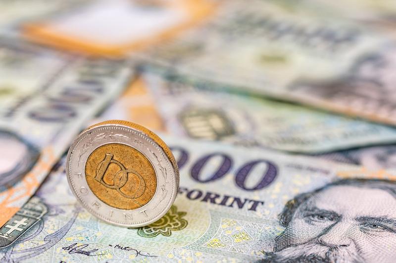 A forint gyengülése folytatódik a nemzetközi devizapiacon