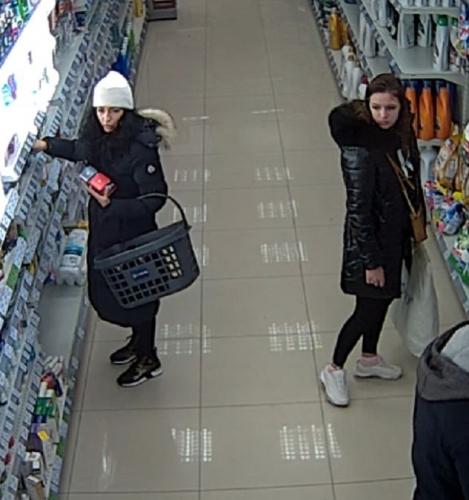 Körözés alatt álló fiatal nők 200 ezer forintos lopásért