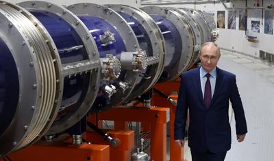Vlagyimir Putyin „időgépet” fejlesztett ki az ősrobbanás kutatására