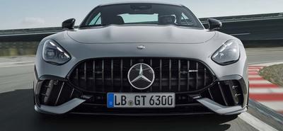 A Mercedes-AMG GT63 Pro bemutatkozik: V8-as motor, elektromos rásegítés nélkül
