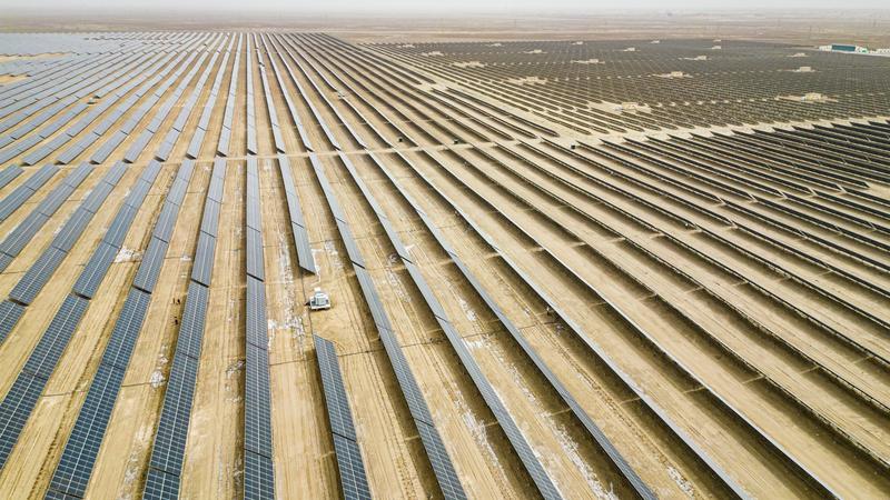 Kína bekapcsolta a világ legnagyobb naperőművét