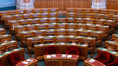 Rendkívüli parlamenti ülés a brüsszeli beavatkozás vádjaival kapcsolatban