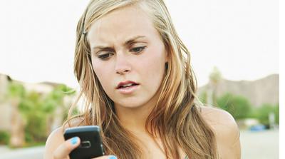 Csalók az SMS-ek világában: Hogyan ismerjük fel a veszélyes üzeneteket?