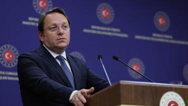 Az EU szankciókat fontolgat Magyarország ellen Várhelyi pozíciójának veszélye miatt