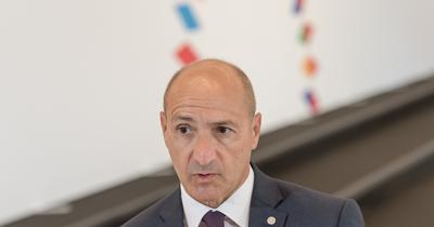 Máltai kormányfőhelyettes lemondása: Korrupciós botrány rázza meg az országot