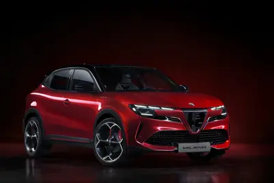 Az Alfa Romeo Junior: Névváltozás és gyártási helyszín viták középpontjában
