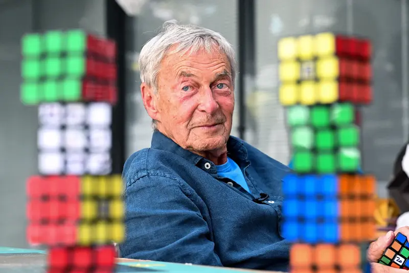 Fél évszázad a Rubik-kocka történetében: magyar siker az építésztől a popikonig