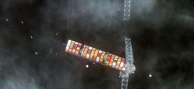 Baltimore-i híd alatti teherhajót irányított robbantással szabadítanák ki