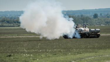 Videón az orosz régi típusú harckocsik: újra a frontvonalban?