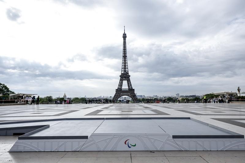 Az Eiffel-torony melletti koporsós incidens: orosz árnyék a háttérben?