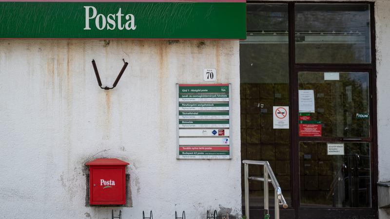 Száz postahivatal zár be Magyarországon a költségcsökkentés jegyében