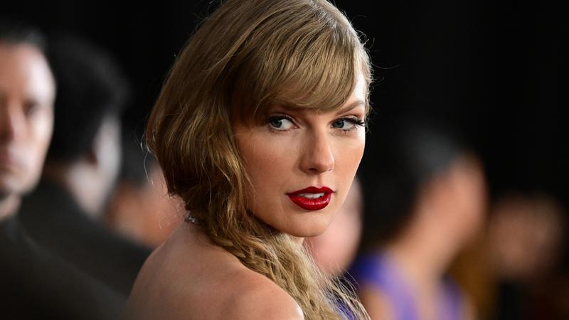 Taylor Swift legújabb albuma személyes történeteket és rejtett üzeneteket tár fel