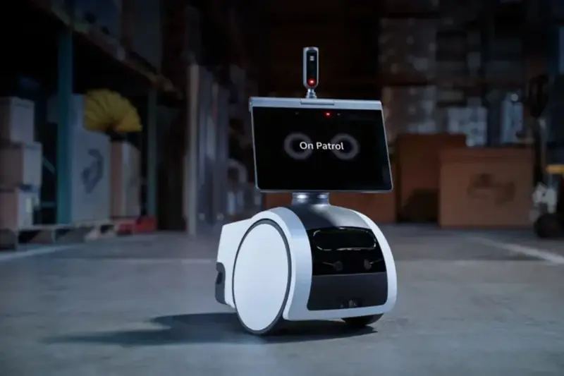 Az Amazon 2023 szeptemberében kivonja a céges Astro robotokat