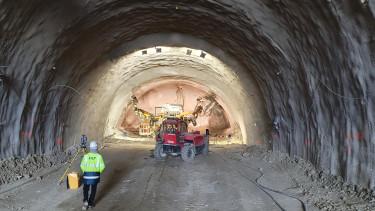 Az M85-ös Bécsi-dombi alagútja: a 24 órás megfigyelés technológiája