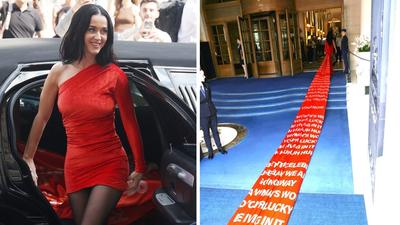 Katy Perry új dala a párizsi divathéten: hosszú uszályú ruha a reflektorfényben